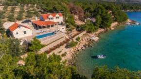 Luxury Villa Kate - in Lucice Bay with turquoise sea, Amazing Seaviews, and Heated Pool